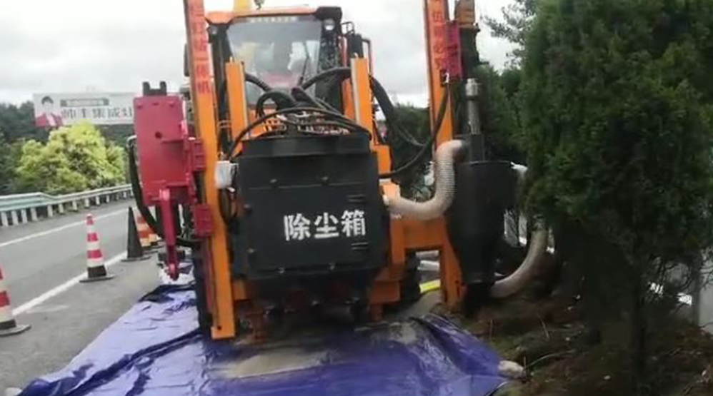 贵州——宏工机�?108�?3-10）带除尘系统施工现场