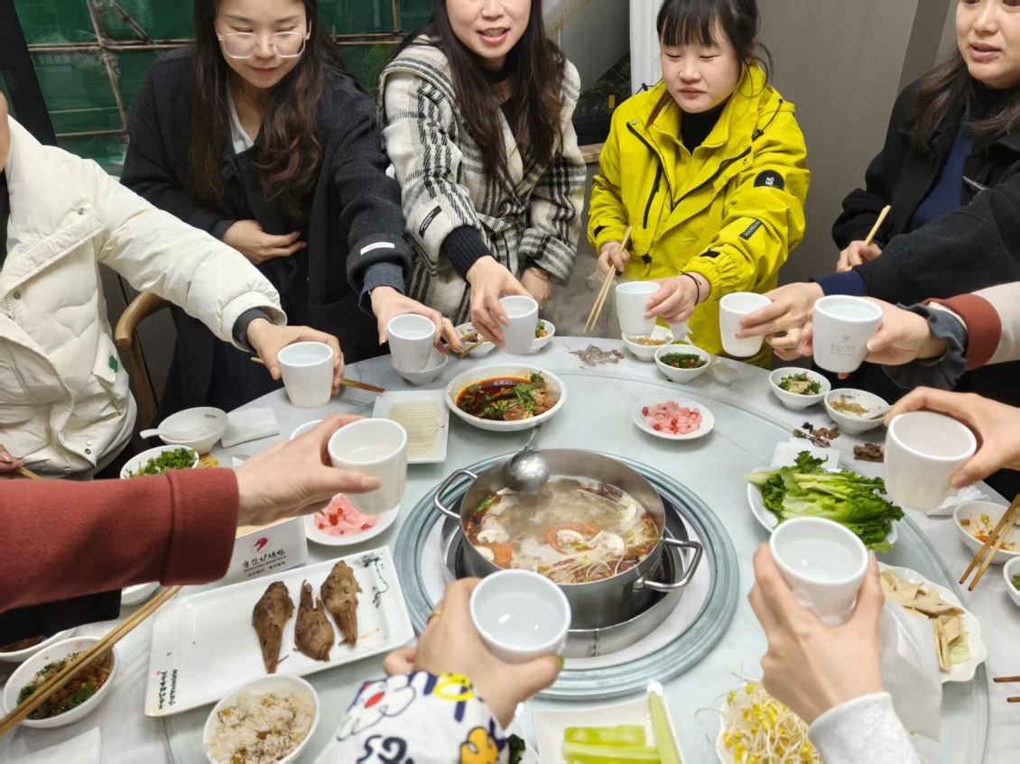 重庆宏工机械聚餐